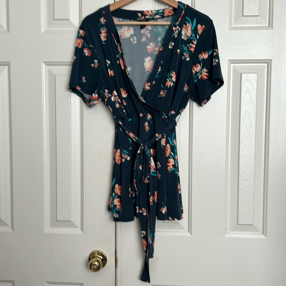 Torrid Short Sleeve Floral Blouse Size 1